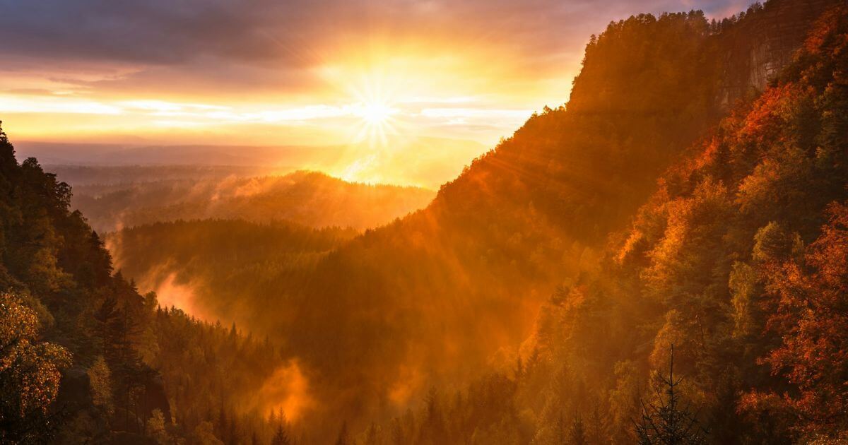 夕日の山