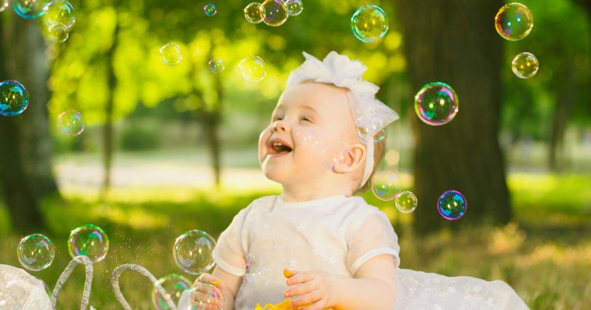 シャボン玉と赤ちゃん