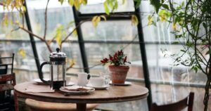 カフェで待ち合わせ