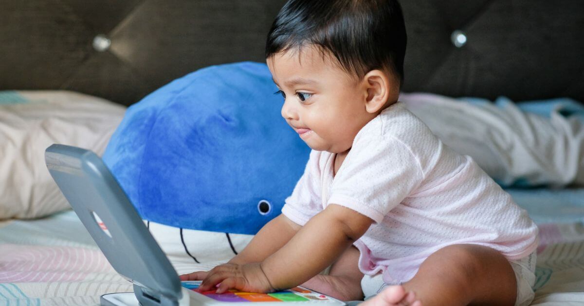 頑張る赤ちゃん